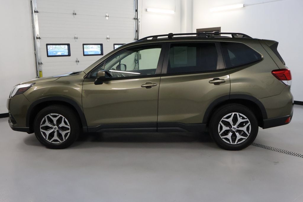 Used 2023 Subaru Forester Premium AWD/4WD image 4