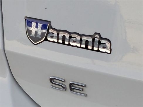 Certified 2024 Volkswagen Taos SE image 12