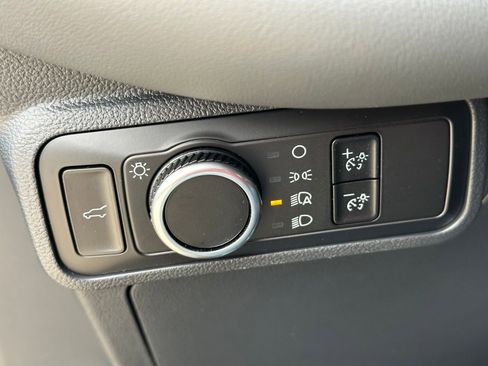 Used 2025 Ford Explorer Active w/ Active Comfort Package RWD image 11