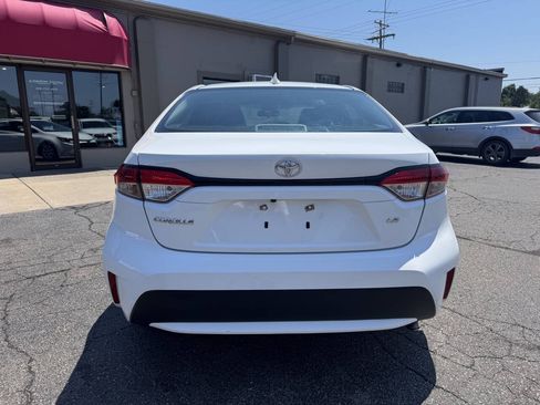 Used 2022 Toyota Corolla LE FWD image 3