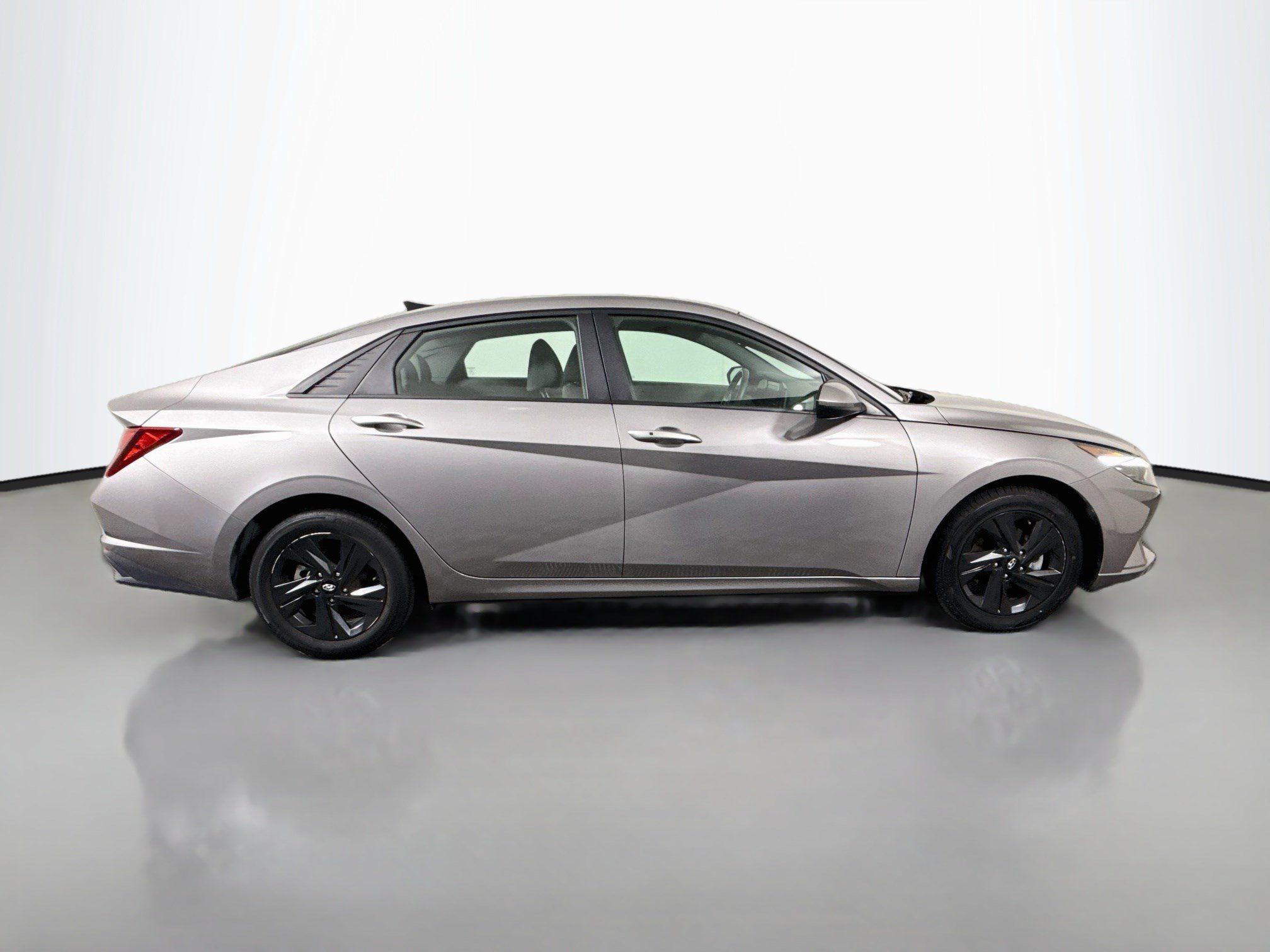 Used 2022 Hyundai Elantra SEL w/ Convenience Package FWD image 11