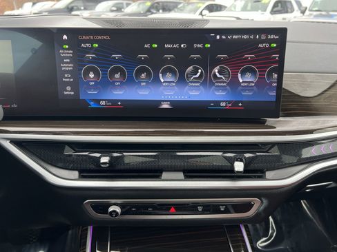 Used 2023 BMW X7 xDrive40i w/ Premium Package image 21