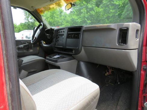 Used 2003 Chevrolet Express 2500 Passenger w/ LS Preferred Equipment Group RWD image 11