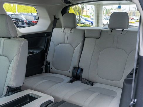 Used 2023 Honda Pilot LX image 11