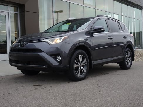 Used 2017 Toyota RAV4 XLE FWD image 1