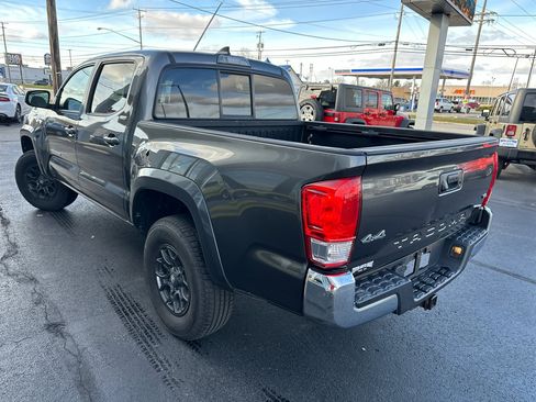 Used 2017 Toyota Tacoma SR5 image 49