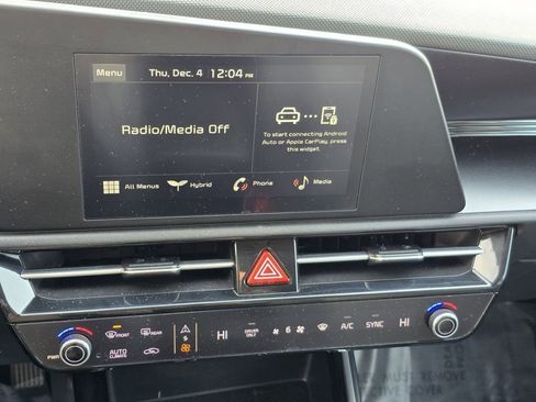 Used 2023 Kia Niro LX image 4