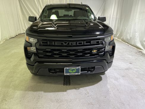 Used 2022 Chevrolet Silverado 1500 Custom image 3