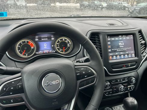 Used 2022 Jeep Cherokee Latitude Lux w/ Sun & Sound Group image 35