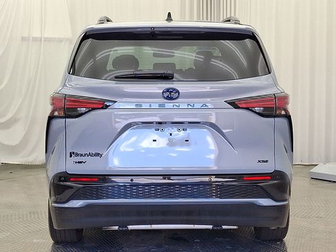 Used 2025 Toyota Sienna XSE w/ XSE Plus Package FWD image 26