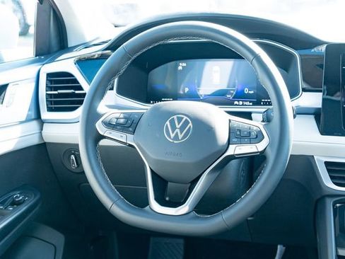 New 2026 Volkswagen Taos SE FWD image 32