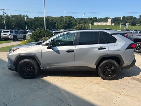 Used 2021 Toyota RAV4 XLE AWD/4WD image 4