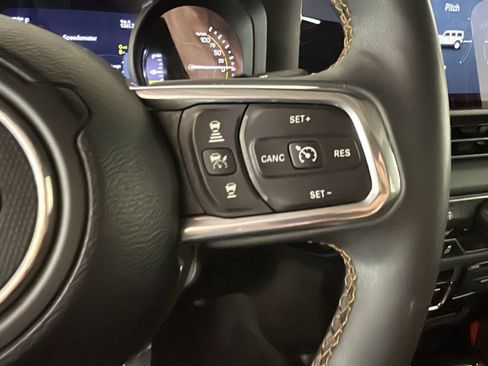 Used 2024 Jeep Wrangler Unlimited Sahara AWD/4WD image 19