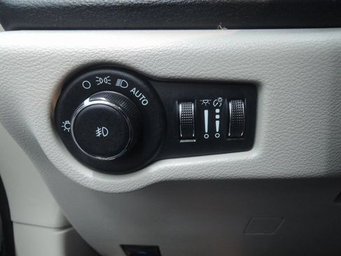 Used 2024 Chrysler Pacifica Limited FWD image 22
