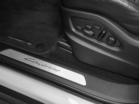 Certified 2024 Porsche Cayenne Coupe AWD/4WD image 25
