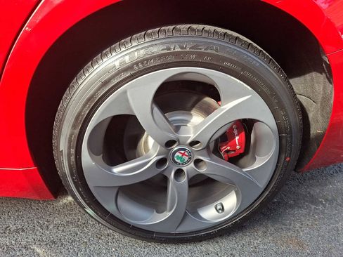 Used 2018 Alfa Romeo Giulia AWD image 6