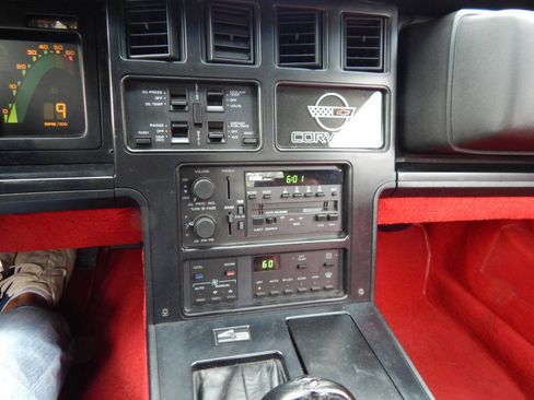 Used 1988 Chevrolet Corvette Convertible RWD image 79