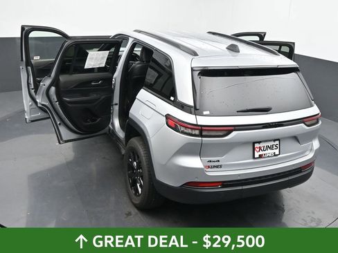 Used 2024 Jeep Grand Cherokee Altitude image 67