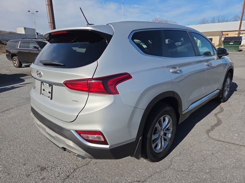 Used 2019 Hyundai Santa Fe SE image 3