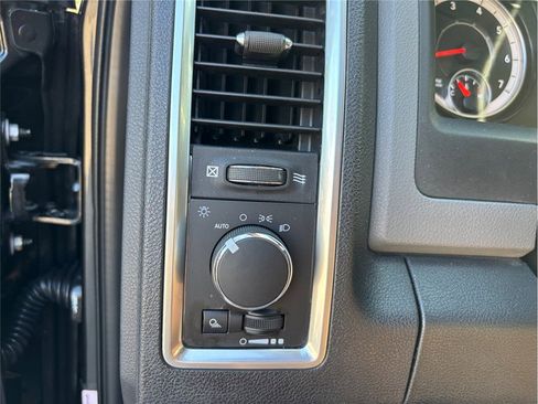 Used 2017 RAM 1500 Classic SLT image 25