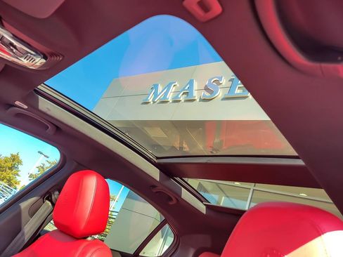 Used 2022 Alfa Romeo Stelvio Veloce image 10