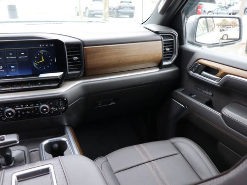 Used 2022 Chevrolet Silverado 1500 High Country w/ High Country Premium Package image 16