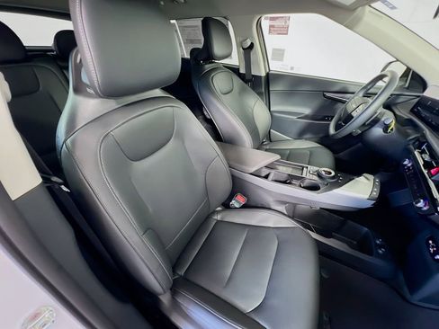 New 2025 Kia EV6 Wind image 24