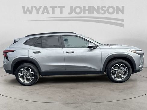 Used 2025 Chevrolet Trax LT image 6