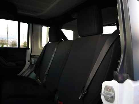 Used 2018 Jeep Wrangler Unlimited Sport S image 9