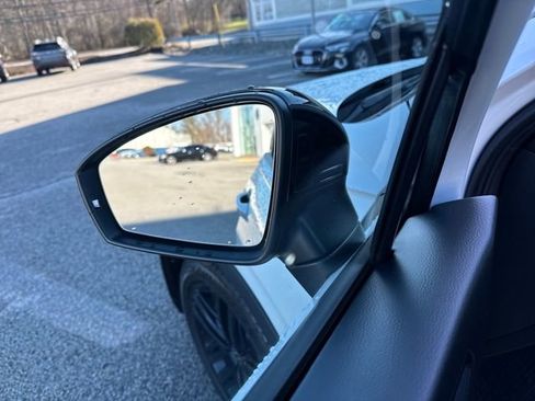 Certified 2022 Volkswagen Tiguan SE R-Line image 15