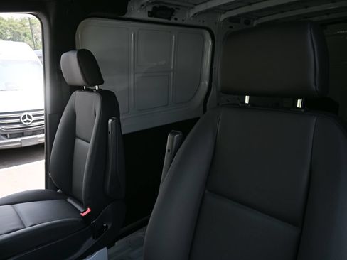Used 2025 Mercedes-Benz Sprinter 2500 image 5