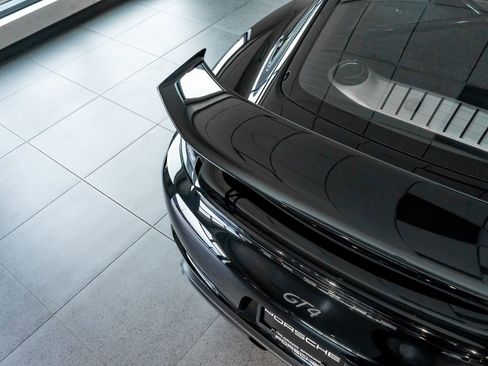 Used 2020 Porsche 718 Cayman GT4 RWD image 31