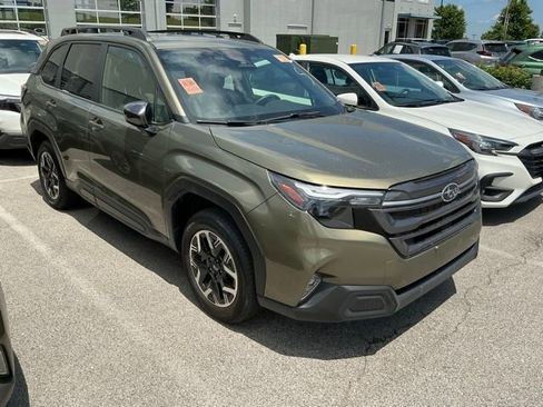 Used 2025 Subaru Forester Premium AWD/4WD image 4