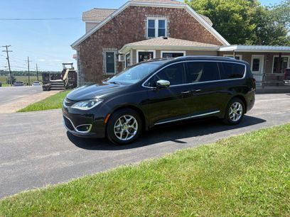 Used 2017 Chrysler Pacifica Limited w/ UConnect Theater Package
