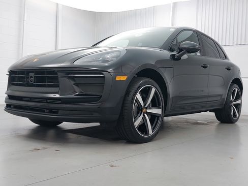 New 2026 Porsche Macan image 1