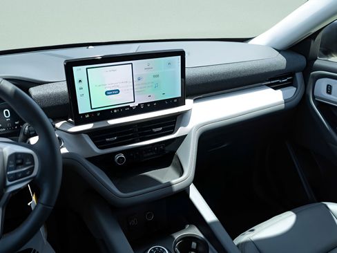 New 2026 Ford Explorer Active w/ Active Comfort Package RWD image 18