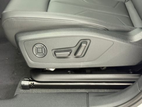 Used 2025 Audi Q3 2.0T Premium w/ Convenience Package image 13