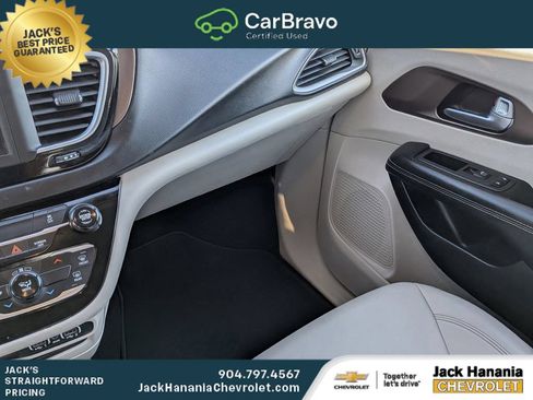 Used 2021 Chrysler Voyager Lxi FWD image 17