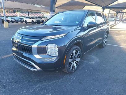 Used 2025 Mitsubishi Outlander SE