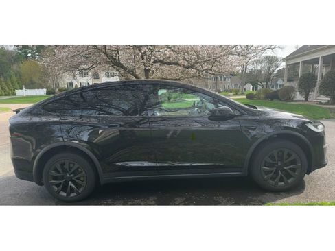 Used 2024 Tesla Model X image 3
