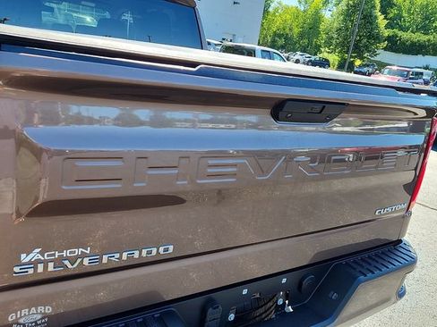 Used 2019 Chevrolet Silverado 1500 Custom w/ Custom Value Package AWD/4WD image 24
