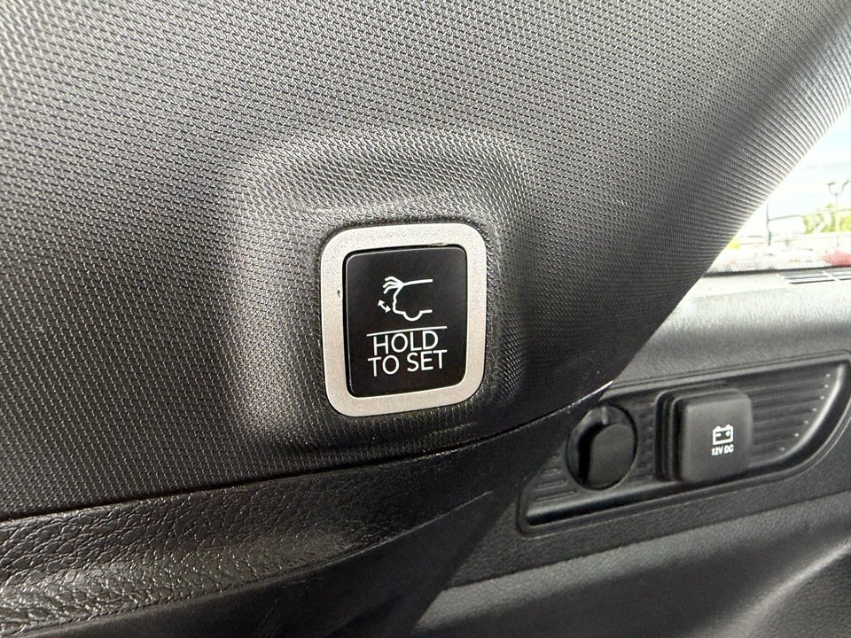 Used 2025 Jeep Grand Cherokee Limited AWD/4WD image 36
