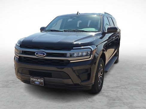 Used 2024 Ford Expedition XLT RWD image 4