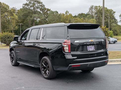 Used 2023 Chevrolet Suburban LT w/ Luxury Package image 7