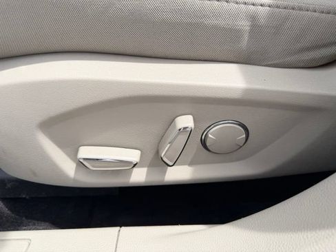 Used 2018 Ford Fusion SE FWD image 14