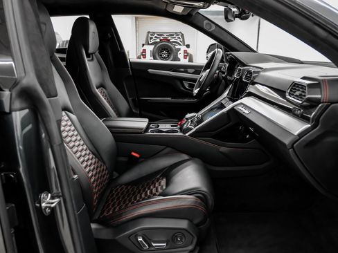 Used 2020 Lamborghini Urus image 45