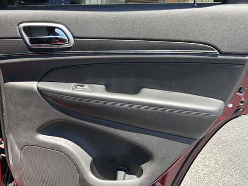 Used 2018 Jeep Grand Cherokee Limited AWD/4WD image 15