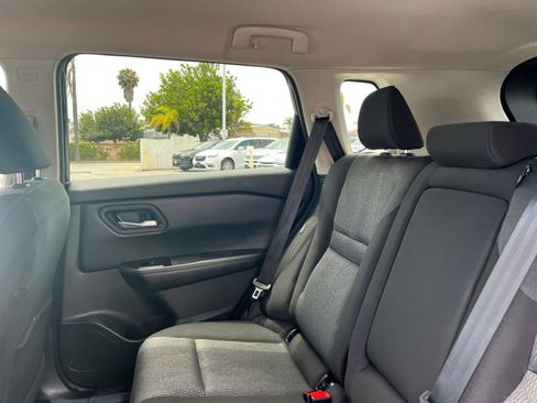 Used 2025 Nissan Rogue SV FWD image 41