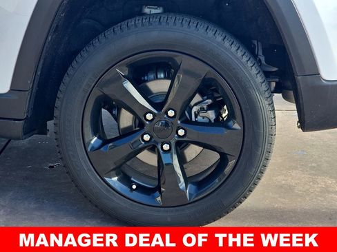 Used 2023 Jeep Grand Cherokee Limited w/ Luxury Tech Group II image 38