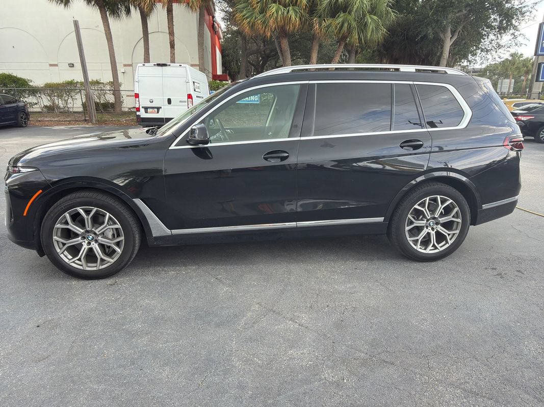 Used 2024 BMW X7 xDrive40i w/ Premium Package AWD/4WD image 3
